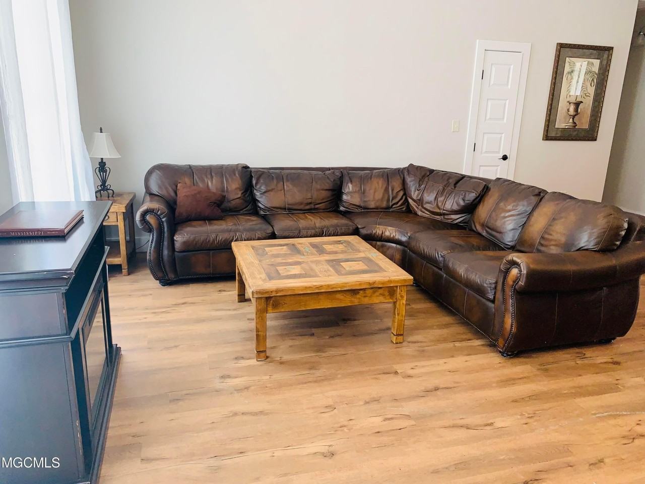 510 Main St - Photo 3 of 10