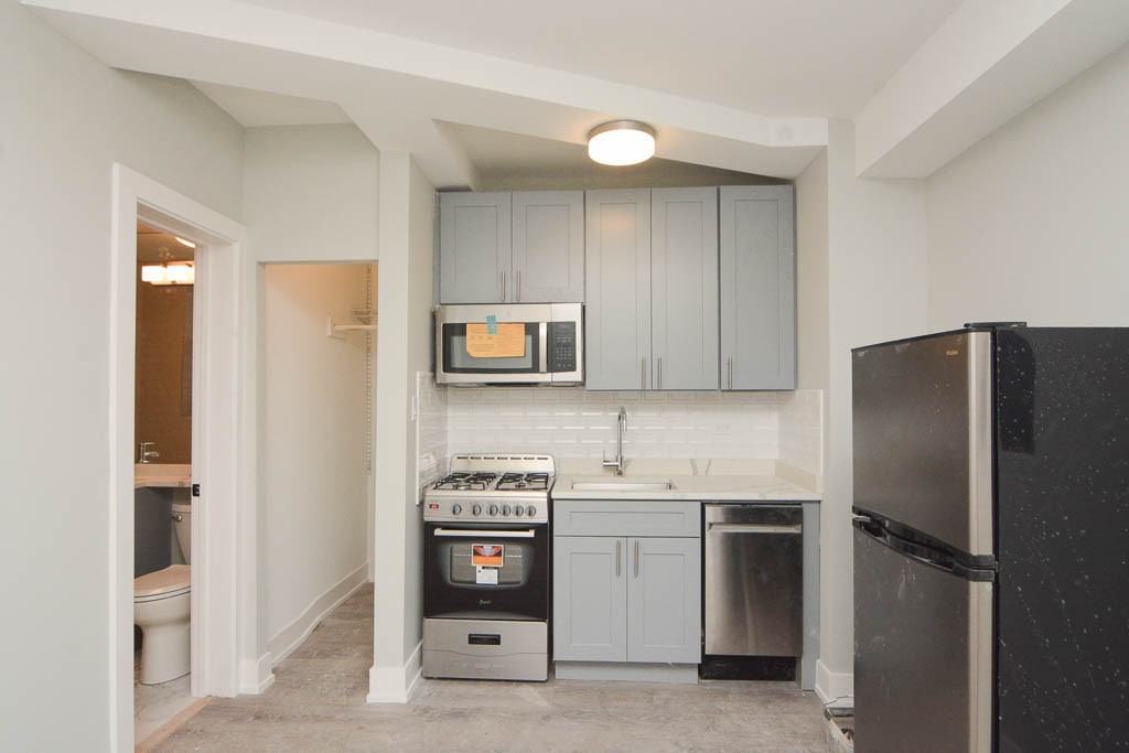505 W Belmont Ave #1M - Photo 2 of 15
