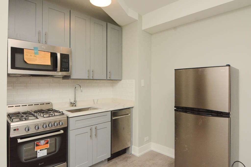 505 W Belmont Ave #1M - Photo 4 of 15