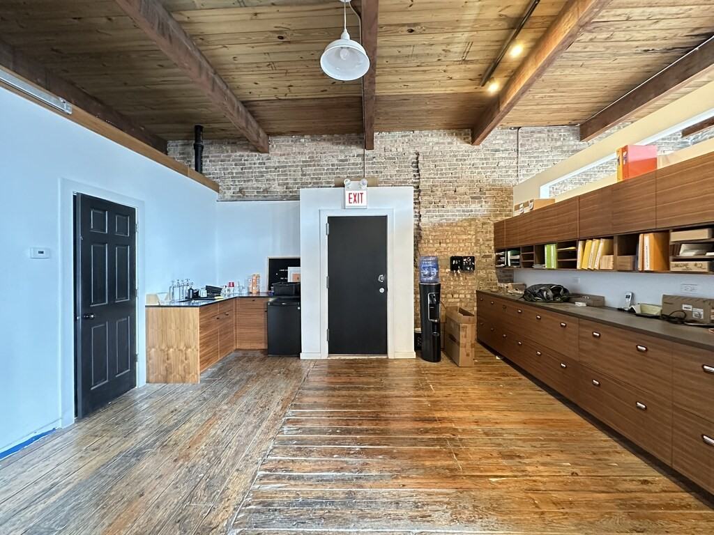 3124 West Carroll Avenue #2F - Photo 2 of 21