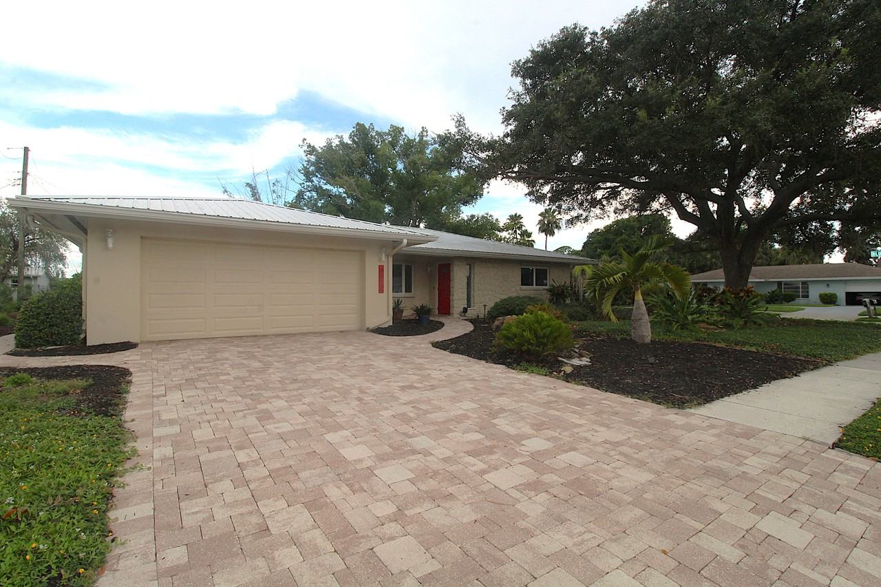 6512 Bowline Dr - Photo 2 of 31