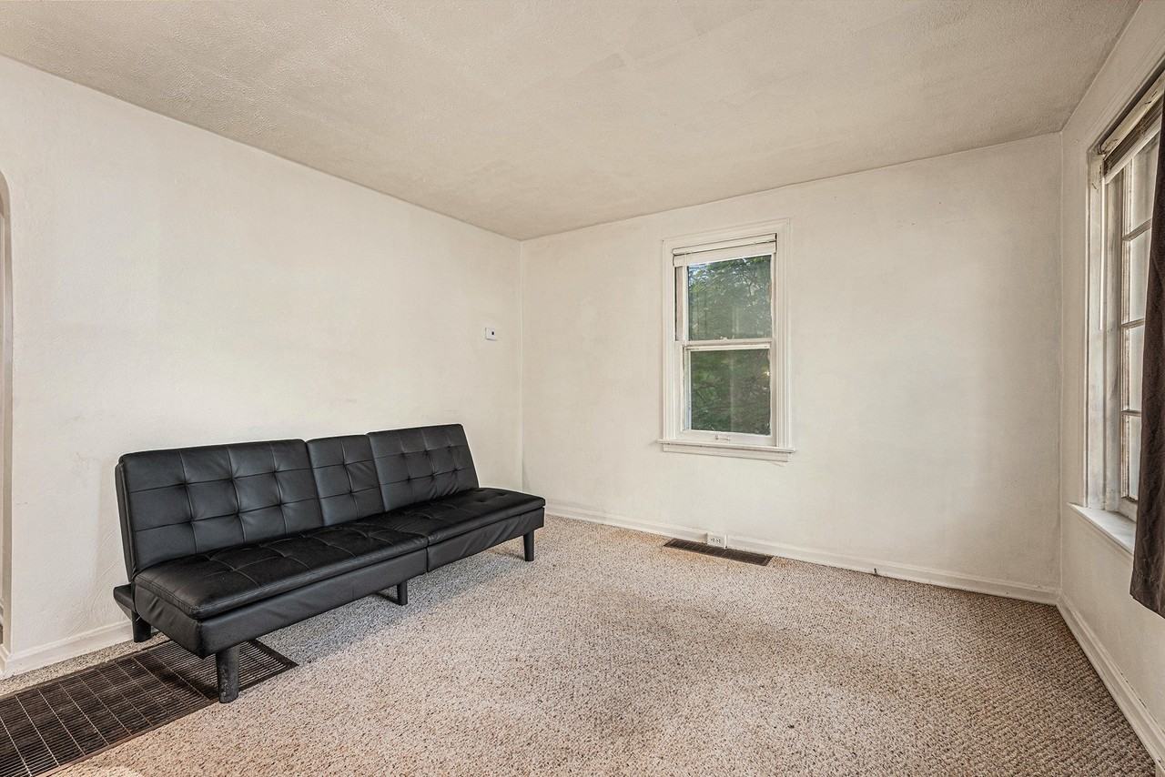 516 Gayle Ave - Photo 3 of 20