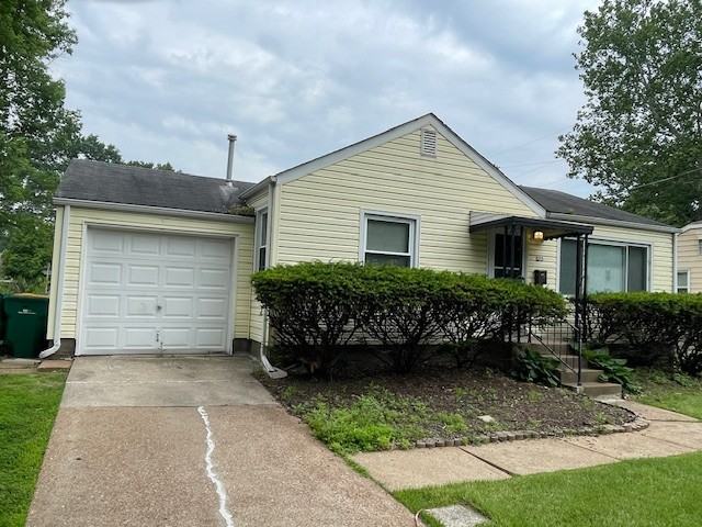 1120 Grenshaw Dr - Photo 2 of 3