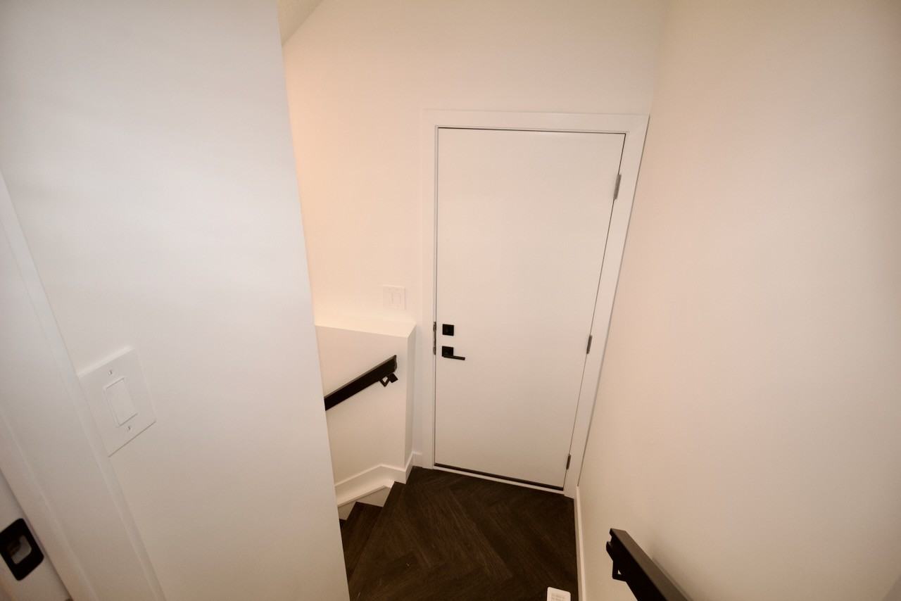 6412 27 Ave Sw Bsmt #Bsmt - Photo 3 of 14