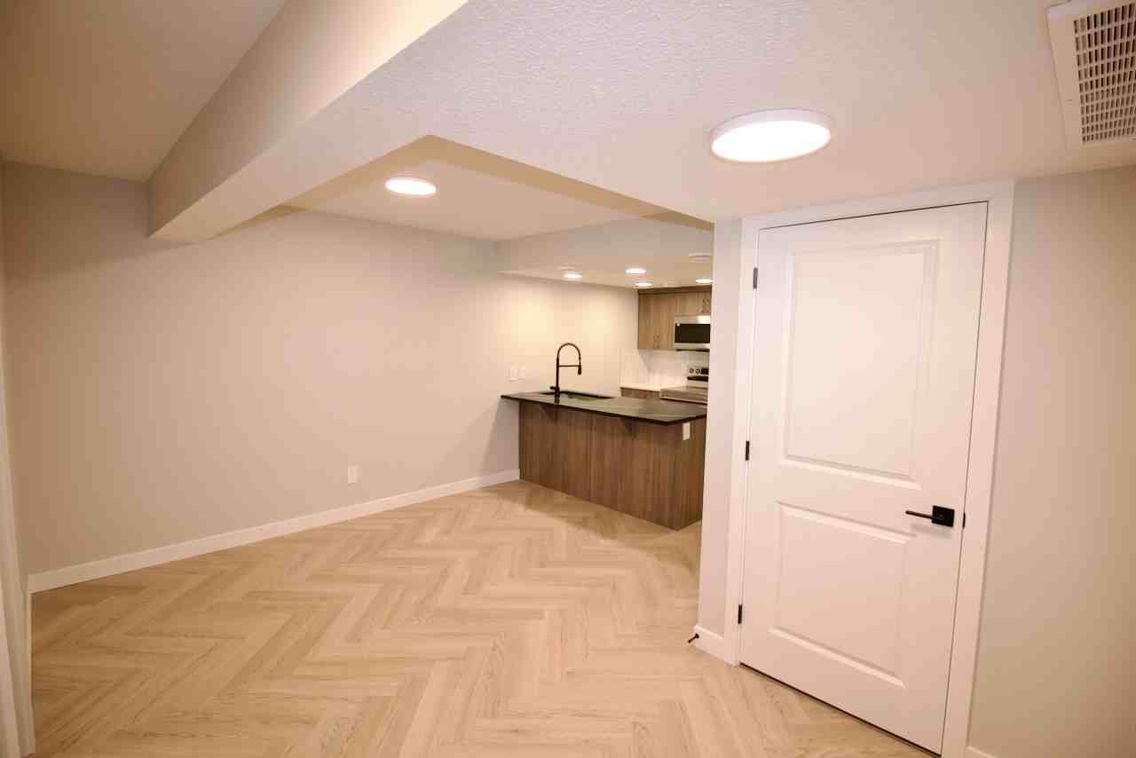 6414 27 Ave Sw Bsmt #Bsmt - Photo 3 of 18