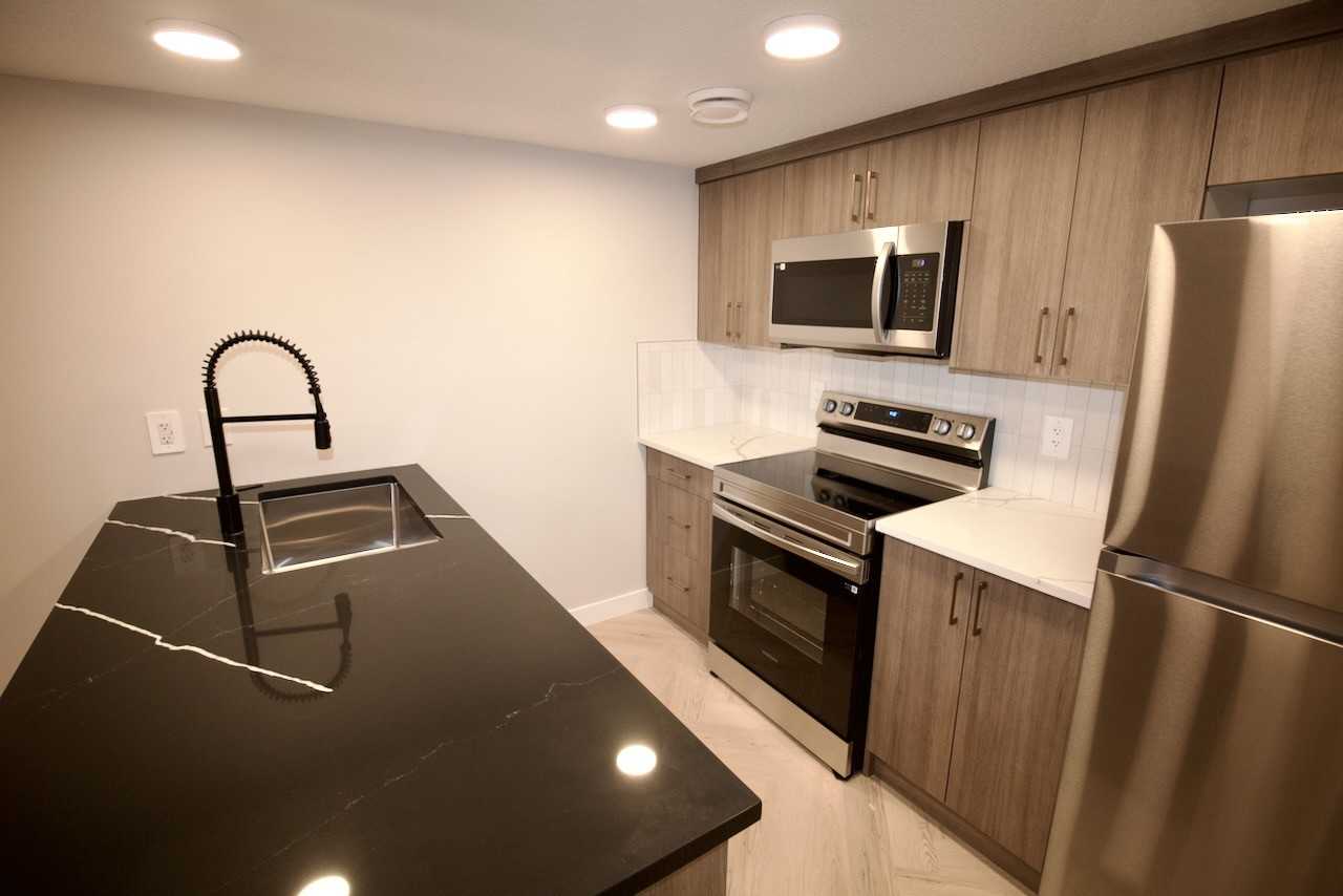 6414 27 Ave Sw Bsmt #Bsmt - Photo 2 of 18