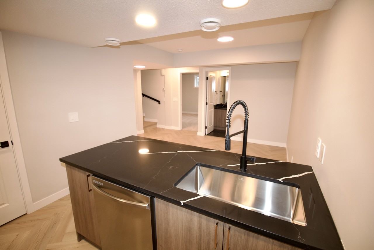 6414 27 Ave Sw Bsmt #Bsmt - Photo 5 of 18