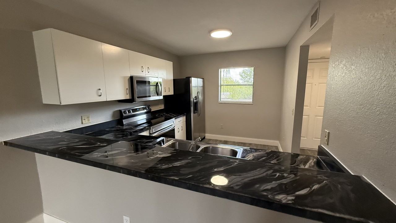 175 Kings Highway #1126 - Photo 4 of 17