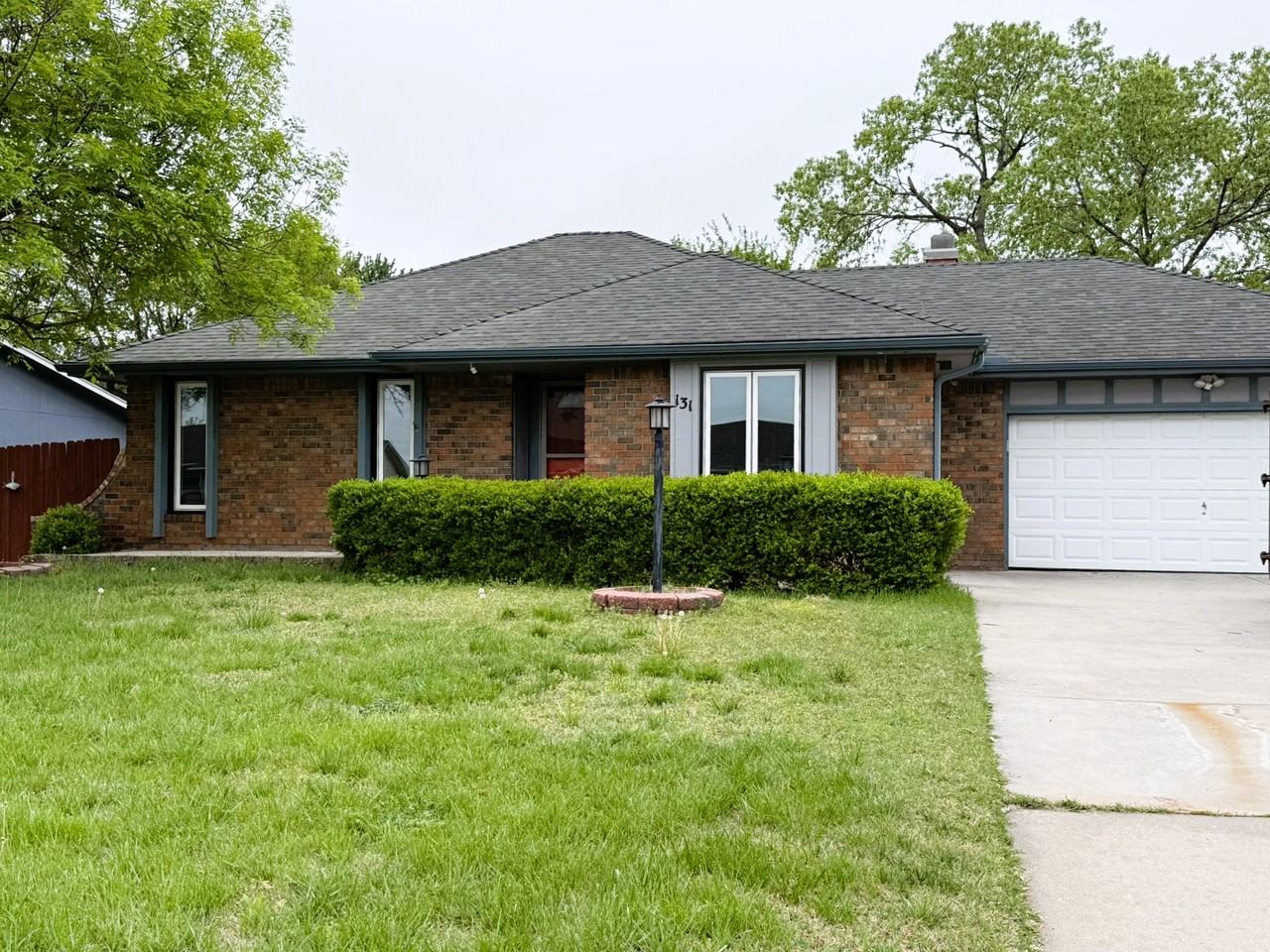 131 Brazos Dr - Photo 2 of 30