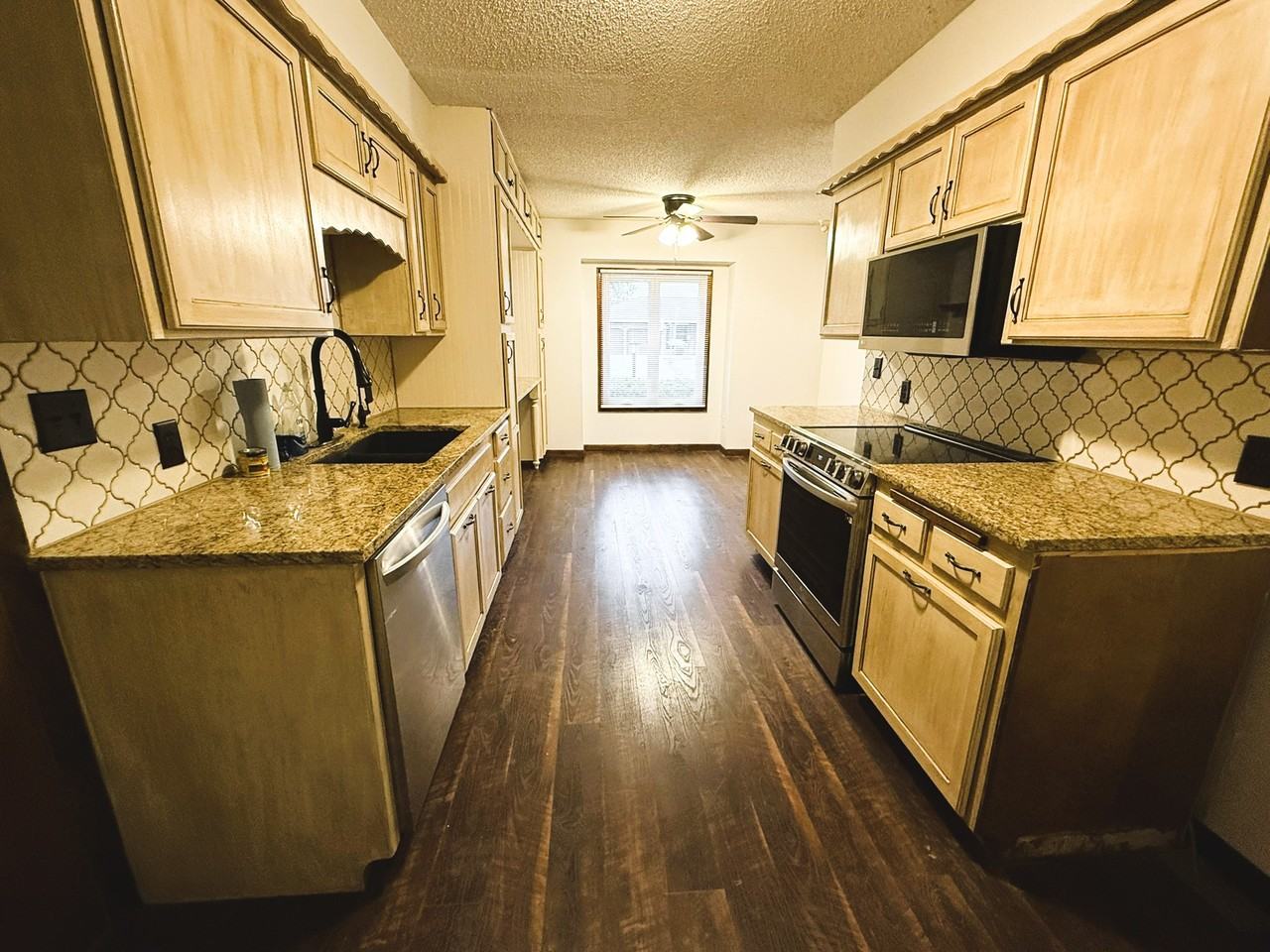 131 Brazos Dr - Photo 5 of 30