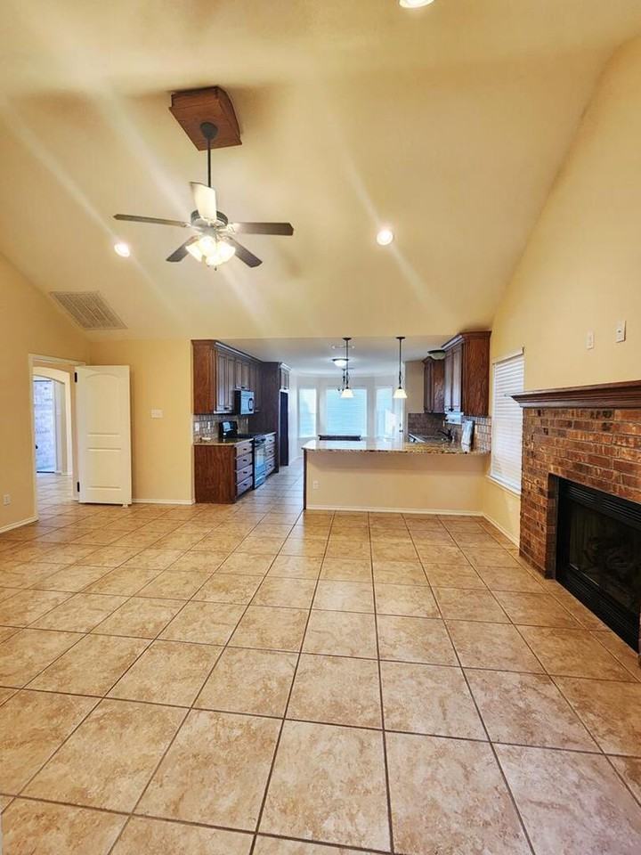 2906 Caldera Blvd - Photo 3 of 14