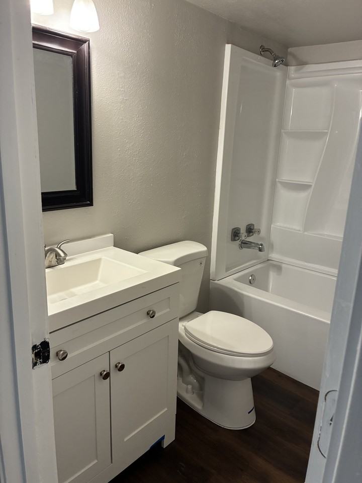 890 Lake St #890A - Photo 3 of 12