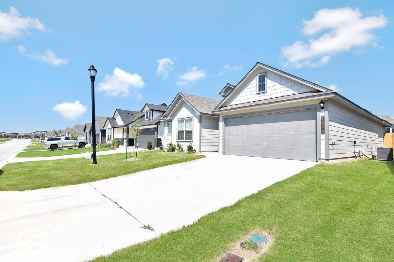 1424 Merritt St - Photo 3 of 18