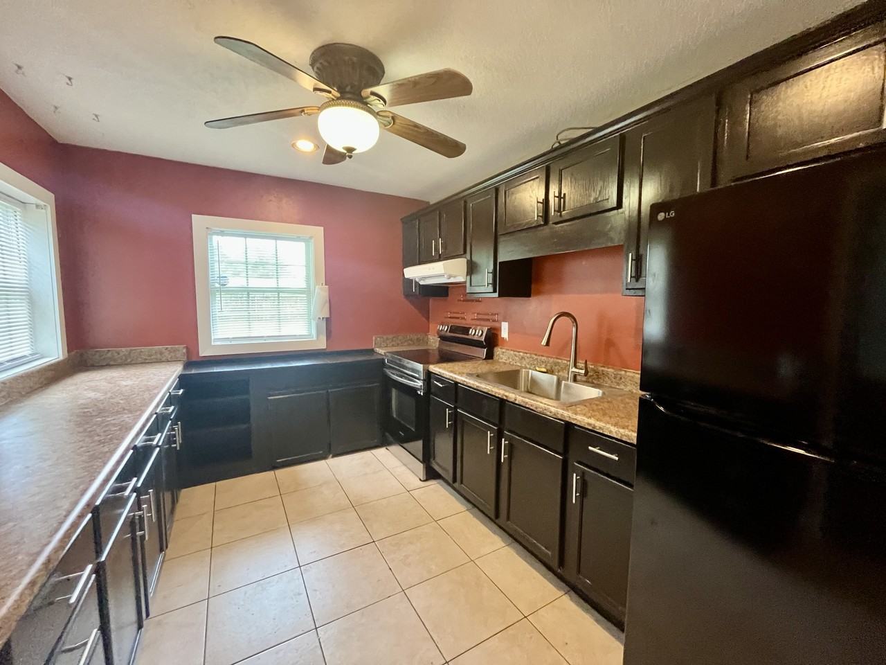 5517 W Jackson St - Photo 3 of 15