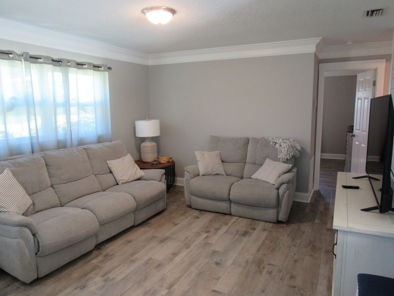 16 Hillside Dr - Photo 3 of 13