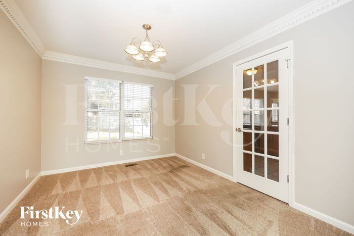 1133 Burlingame Ct - Photo 3 of 16