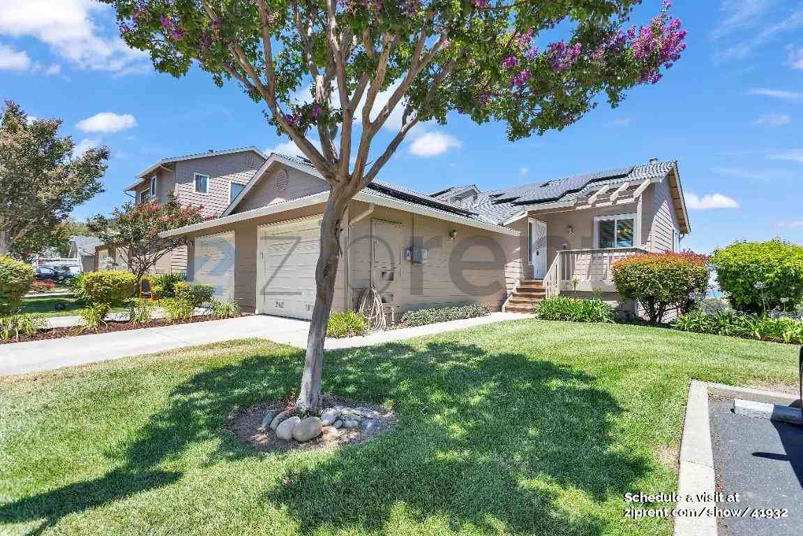 527 Bustos Pl - Photo 2 of 21