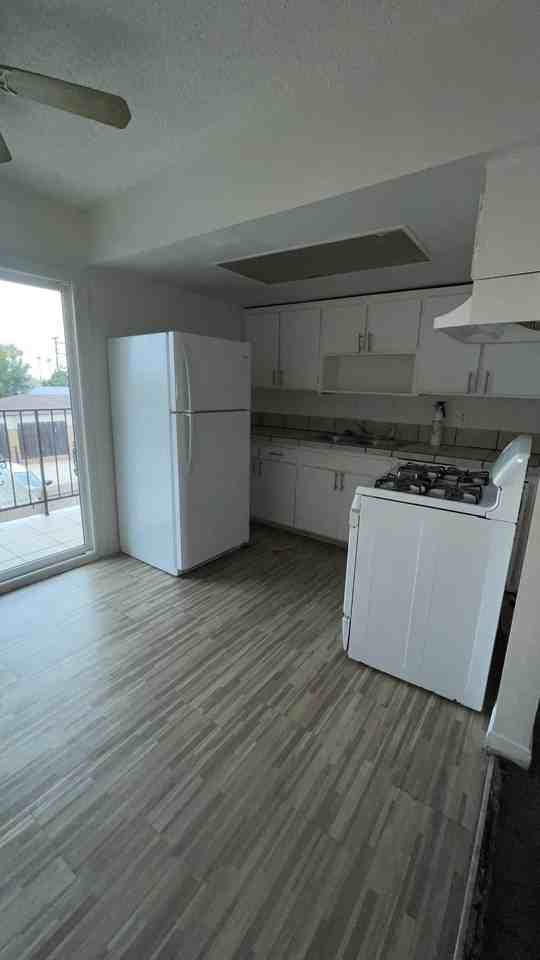 80 Oaklawn Ave - Photo 2 of 13