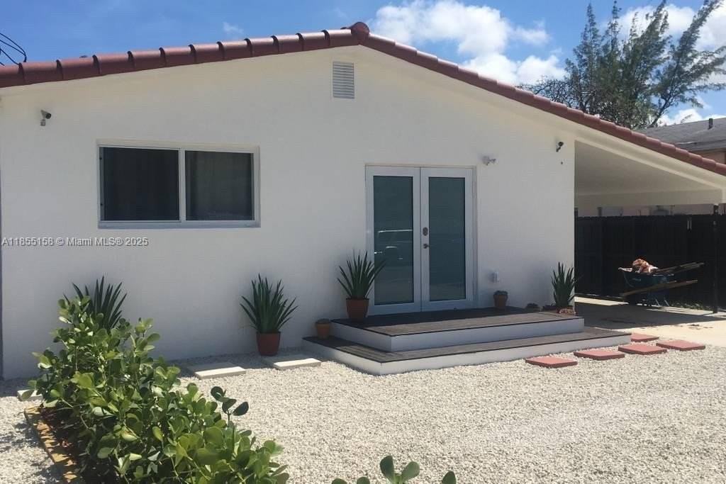 350 Nw 50th St - Photo 2 of 27