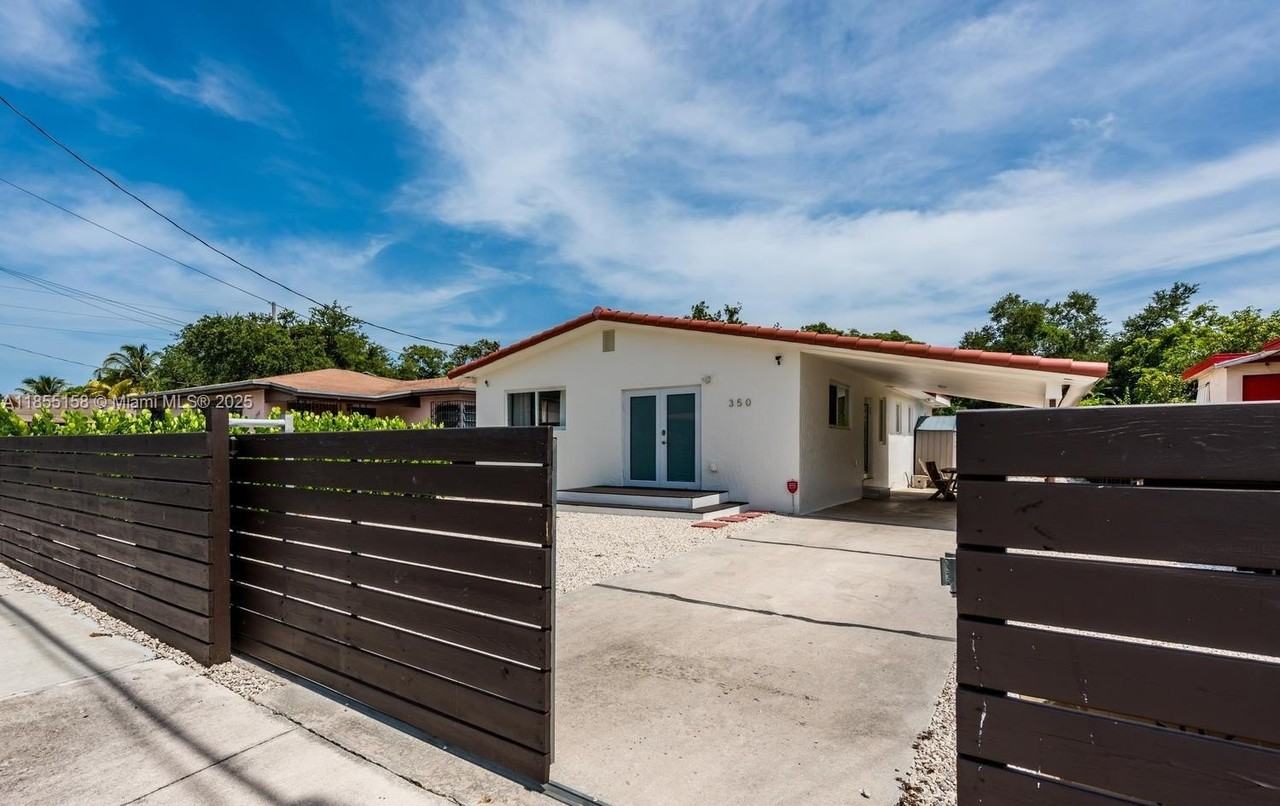 350 Nw 50th St - Photo 3 of 27