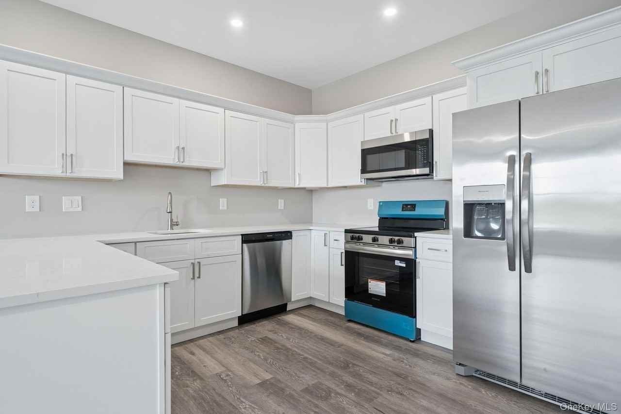 153 Greenwich Ave #205 - Photo 5 of 35