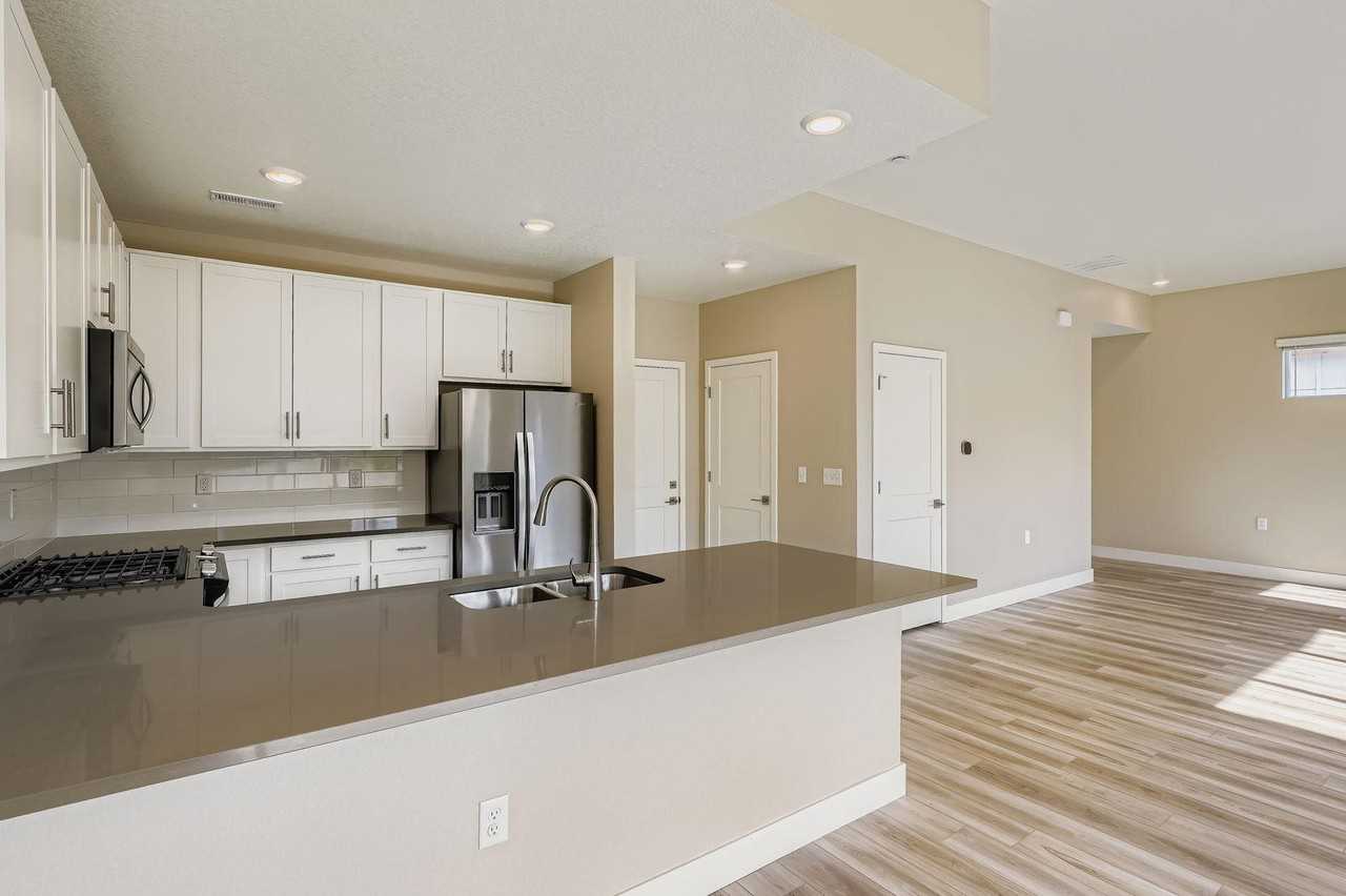 Barry Linn Townhomes - Photo 7 of 30