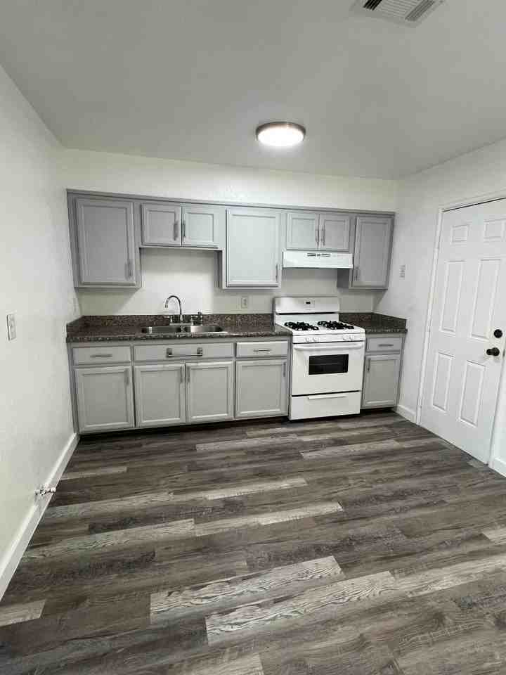 1800 S Garden Street - Photo 4 of 19