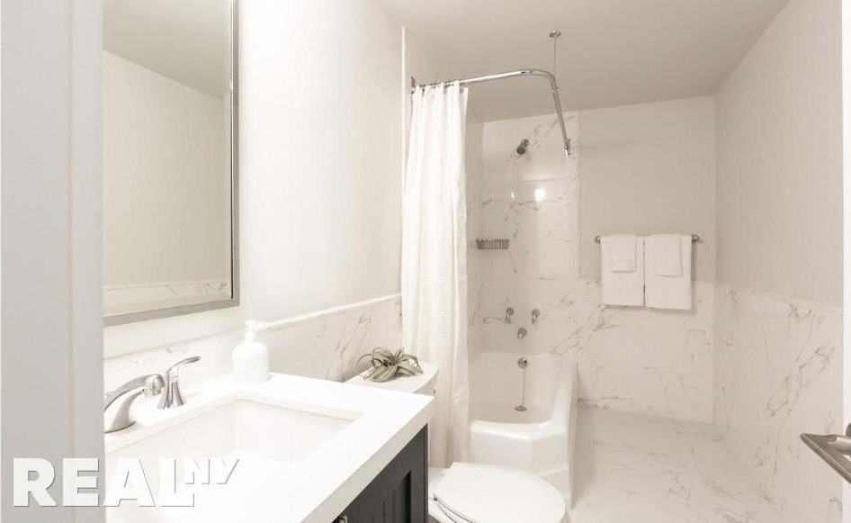 W 34th St #17C5 - Photo 3 of 5