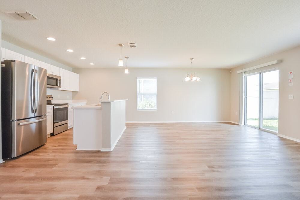 1617 Strathmore Cir - Photo 3 of 16