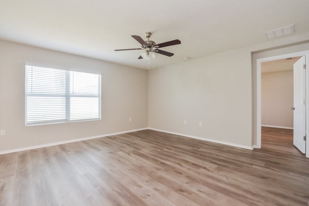 1617 Strathmore Cir - Photo 4 of 16