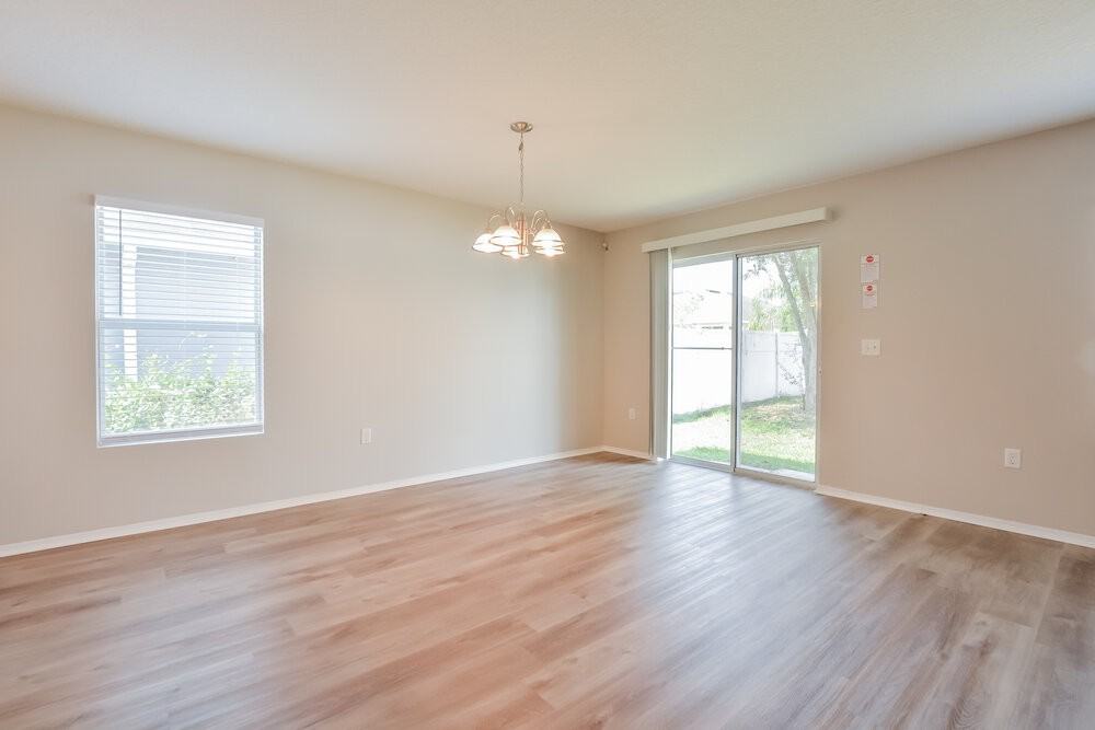 1617 Strathmore Cir - Photo 5 of 16