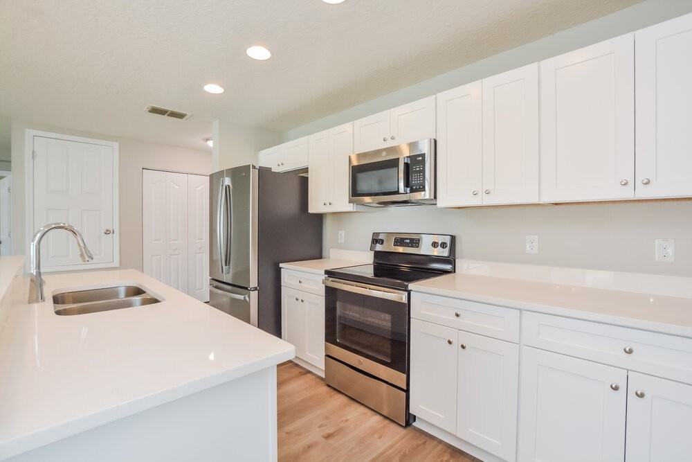 1617 Strathmore Cir - Photo 6 of 16