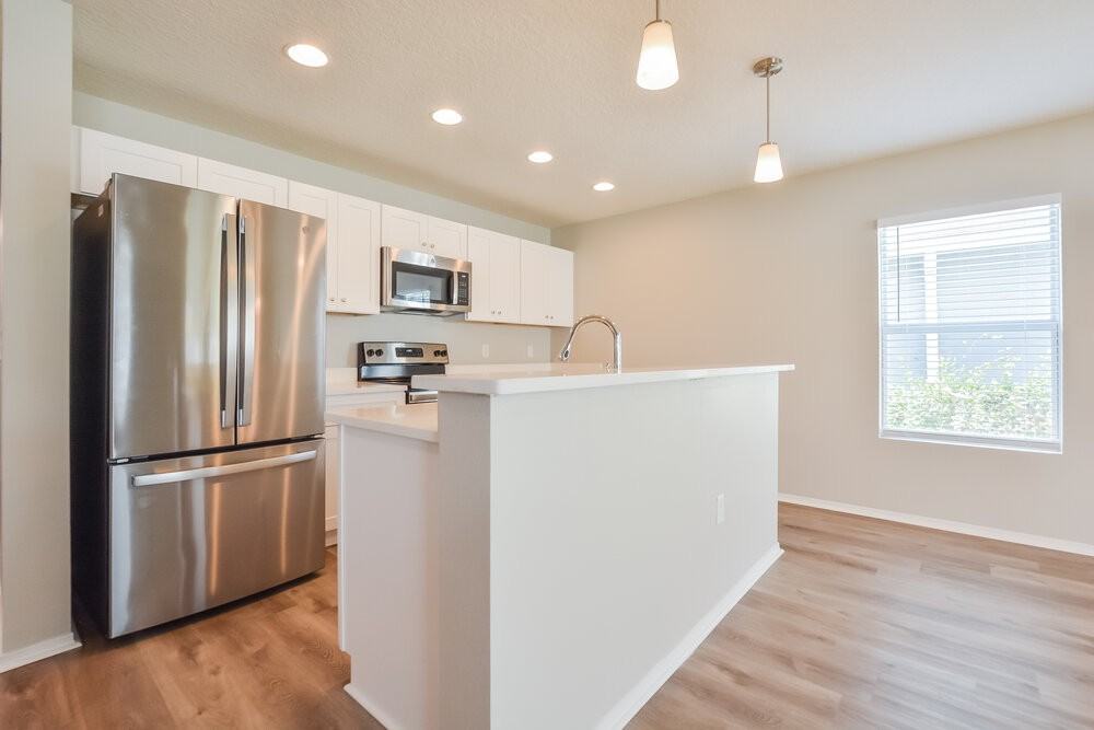 1617 Strathmore Cir - Photo 7 of 16