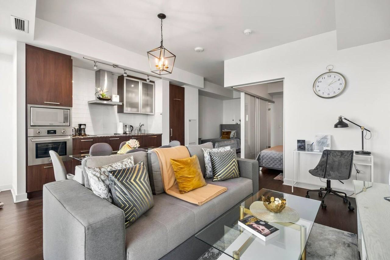 12 York St #1037087P - Photo 2 of 22