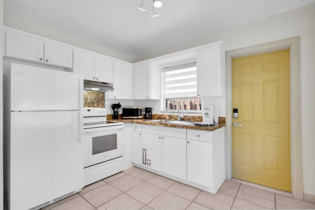 1850 Southwest 24th Street - Photo 7 of 42