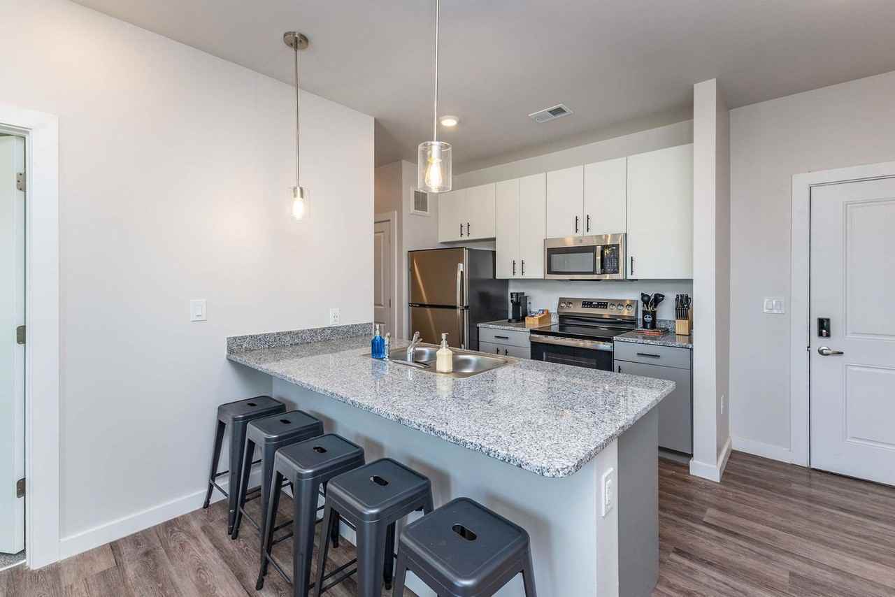 2746 Central Parkway - Photo 2 of 99