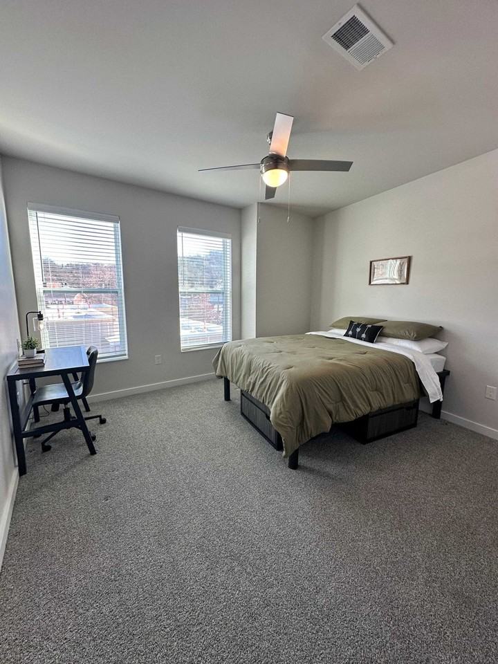 2746 Central Parkway - Photo 3 of 99