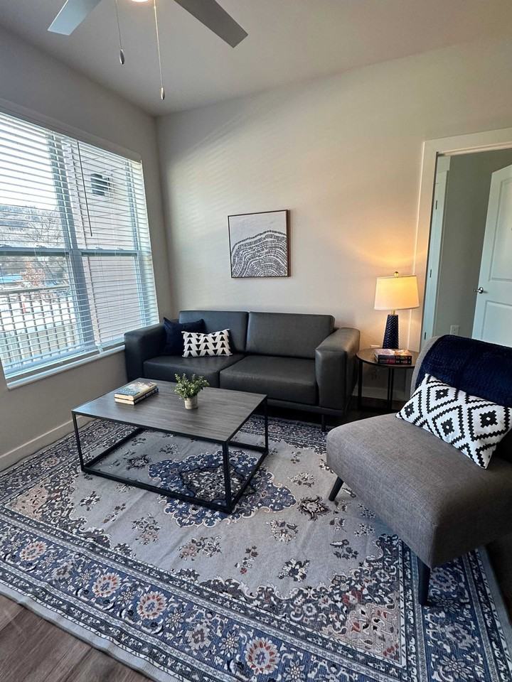 1001 Marshall Avenue - Photo 4 of 42