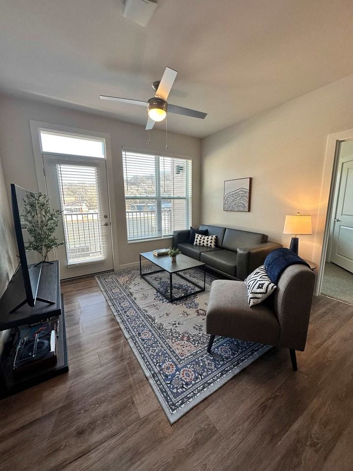 1001 Marshall Avenue - Photo 5 of 42