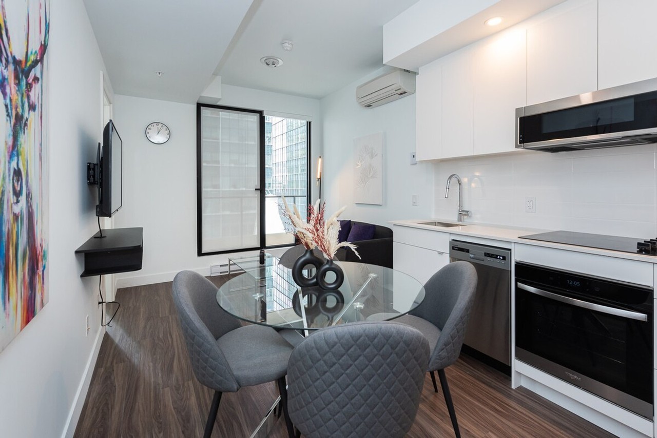 1063 Rue De La Montagne #1261792P - Photo 5 of 34