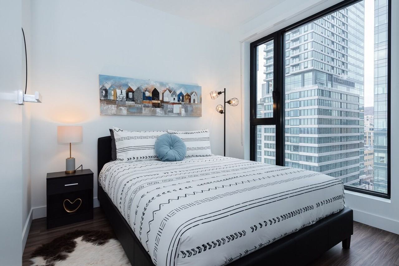 1063 Rue De La Montagne #1261792P - Photo 6 of 34