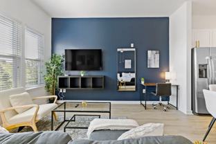 205 S Kings Dr - Photo 1 of 1