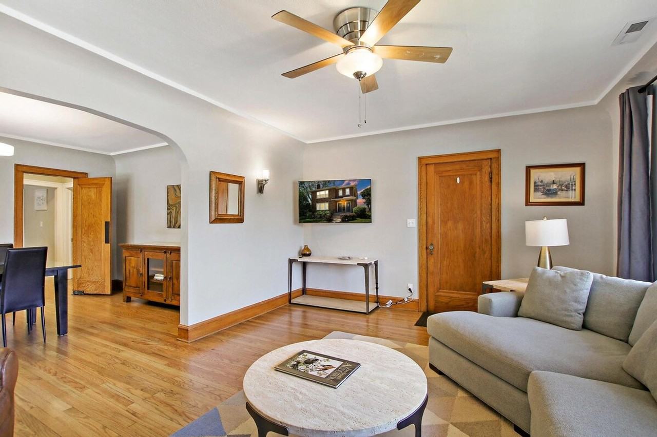 915 West Pacific Avenue #1265537P - Photo 3 of 32