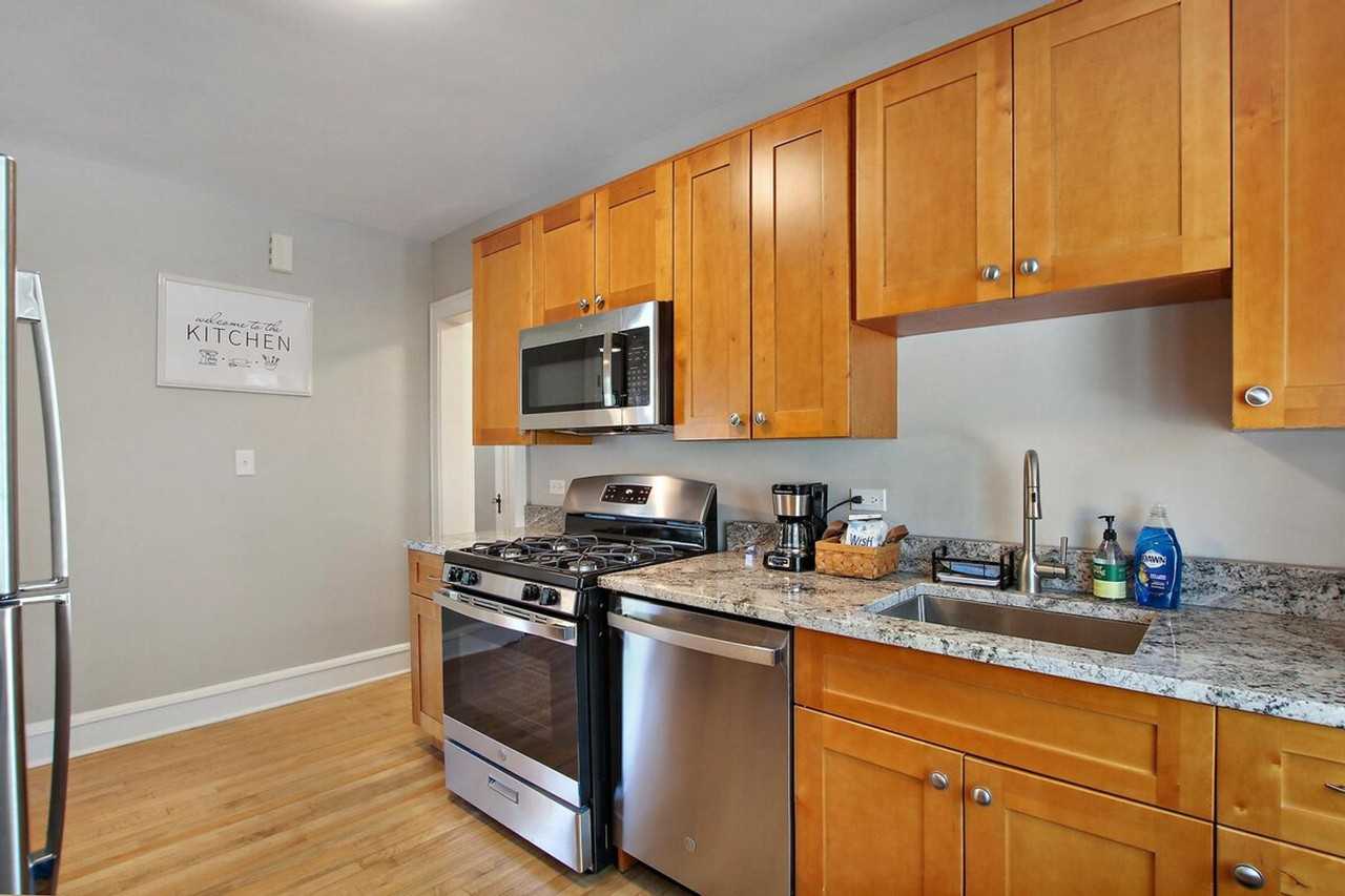 915 West Pacific Avenue #1265537P - Photo 4 of 32