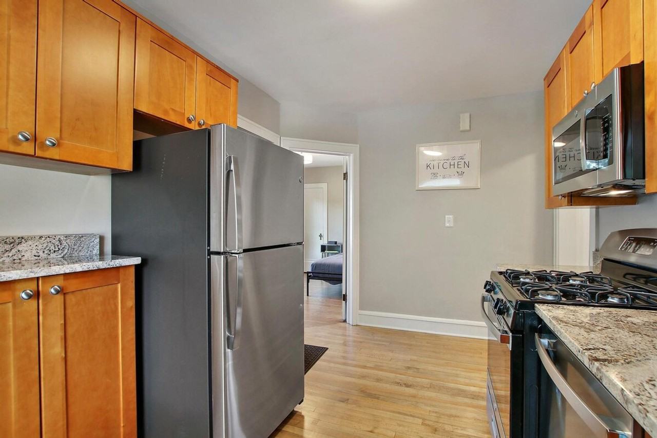 915 West Pacific Avenue #1265537P - Photo 6 of 32