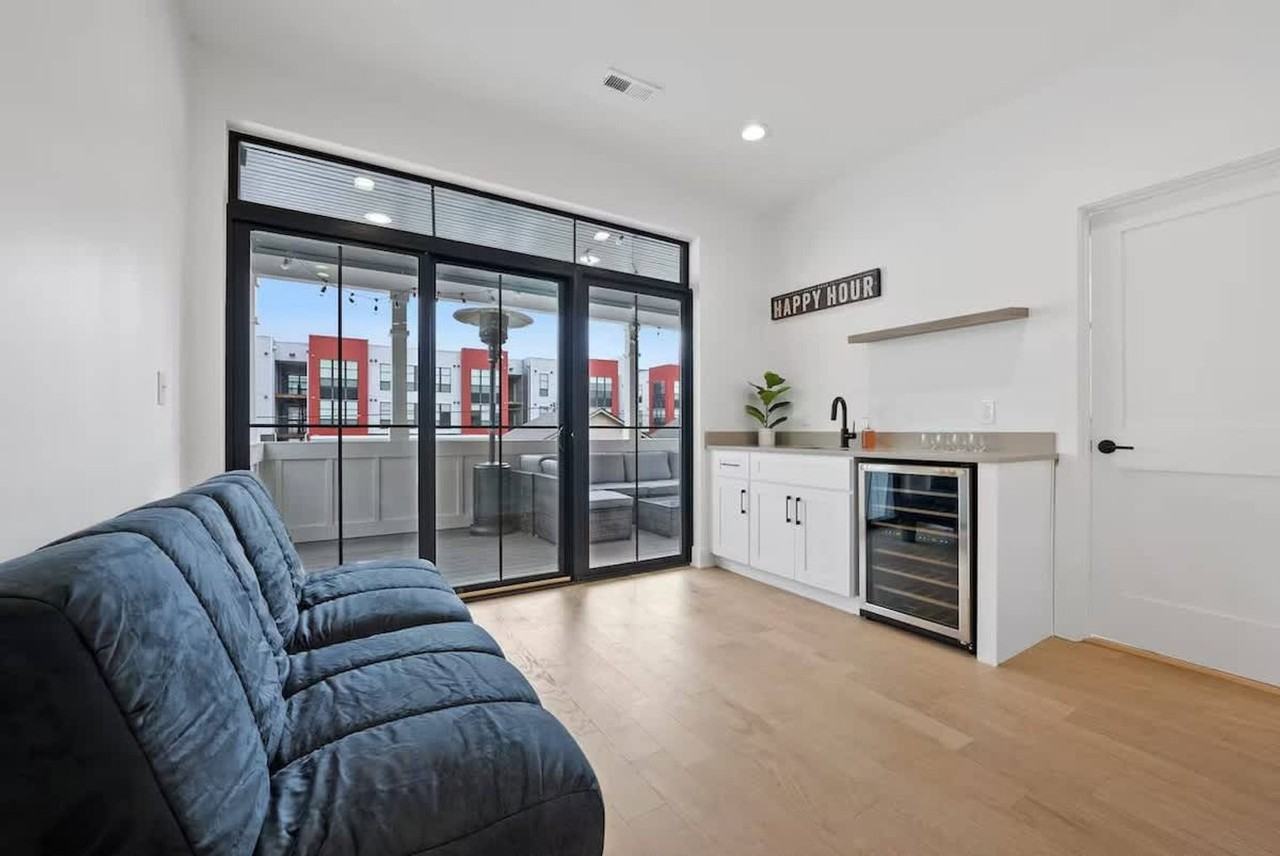 990 N 6th St #1265640P - Photo 4 of 38