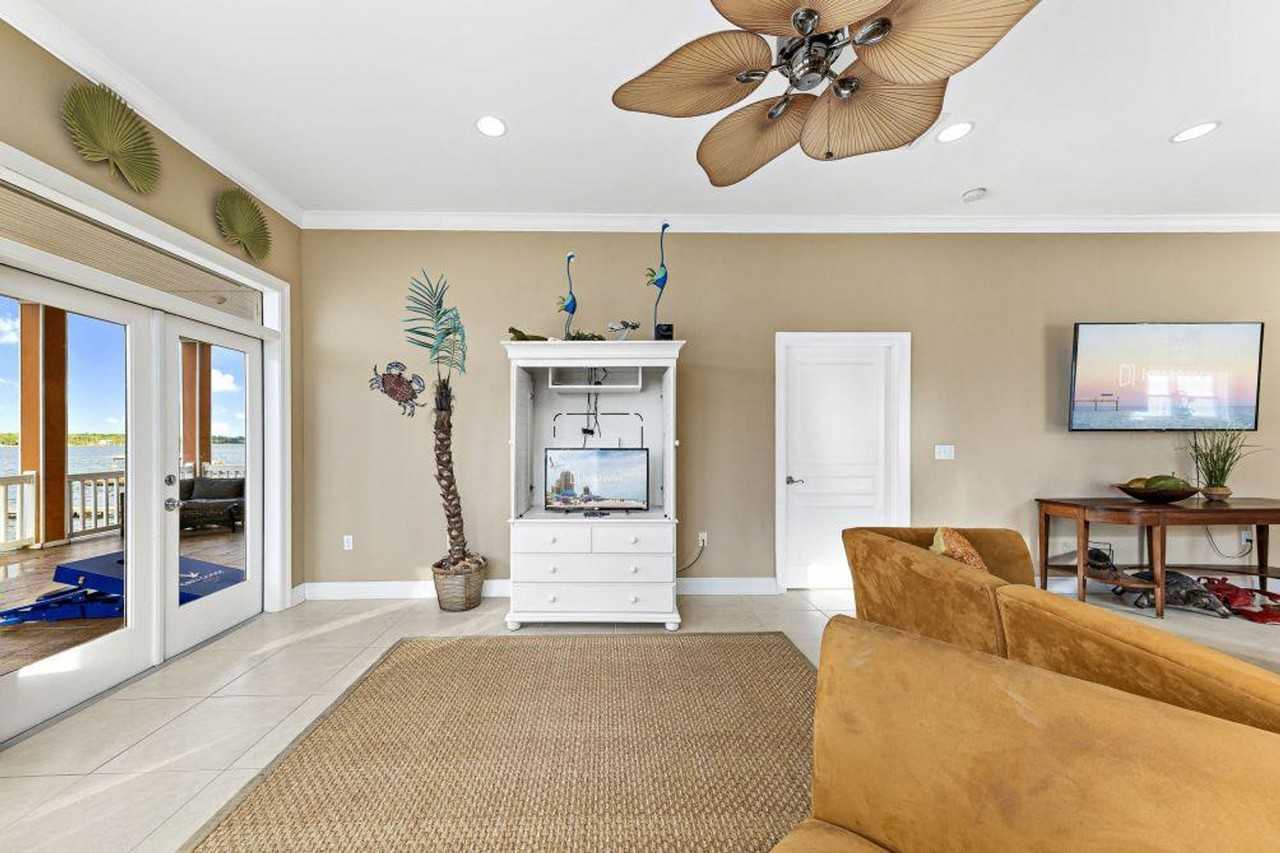 1232 W Lagoon Ave #1268076P - Photo 3 of 26