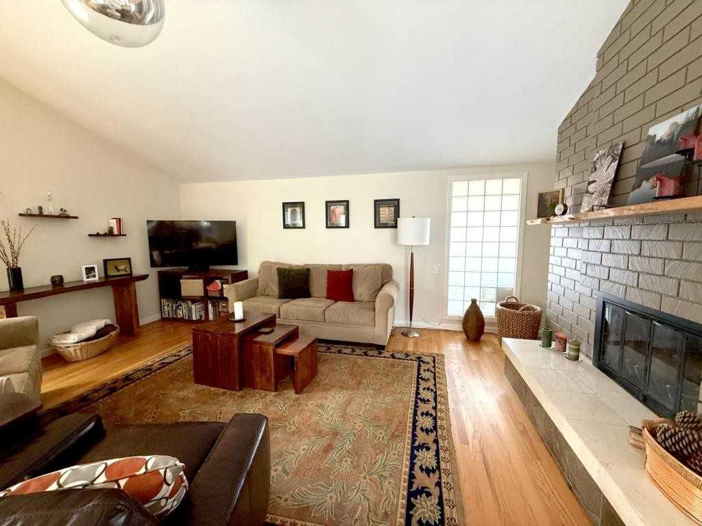 345 N Ontare Rd - Photo 4 of 14