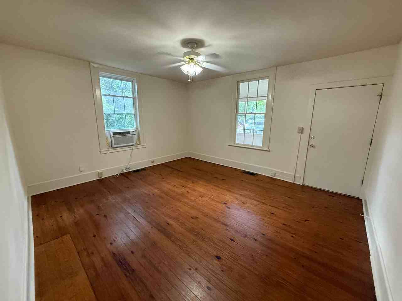 530 Nantahala Ave - Photo 5 of 23