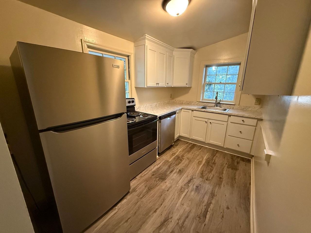 530 Nantahala Ave - Photo 6 of 23